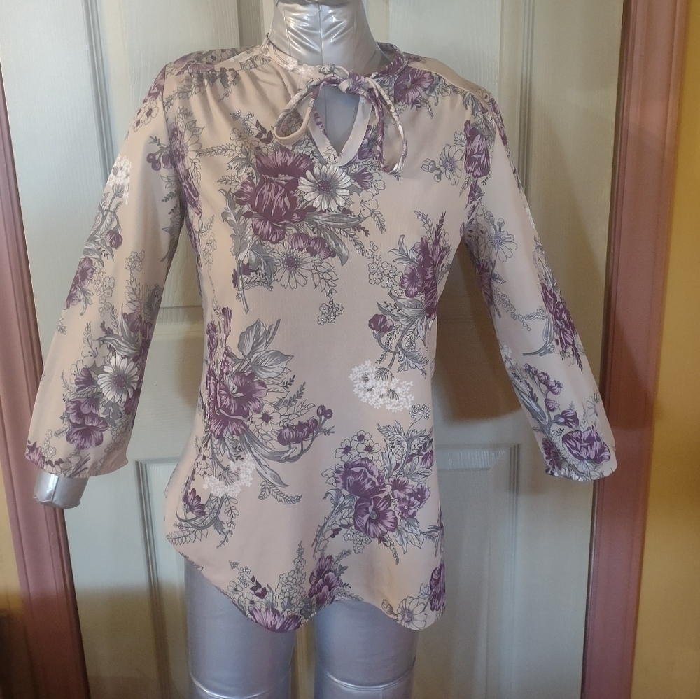 D.s.p. woman size 11/12 long sleeve floral blouse shirt top